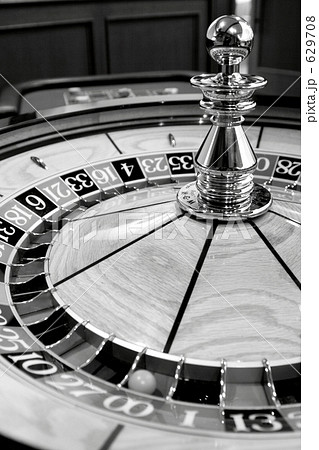 モノクロ 白黒 カジノ ルーレットの写真素材