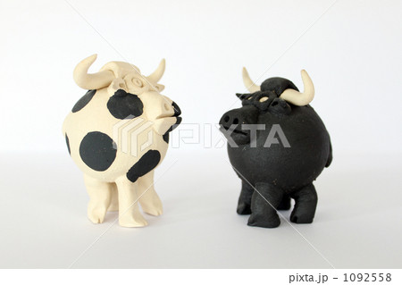 牛 置物 乳牛 黒牛 正面の写真素材 - PIXTA