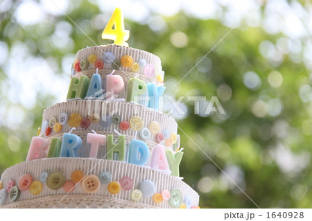 4歳 誕生日 ケーキ 手作りの写真素材