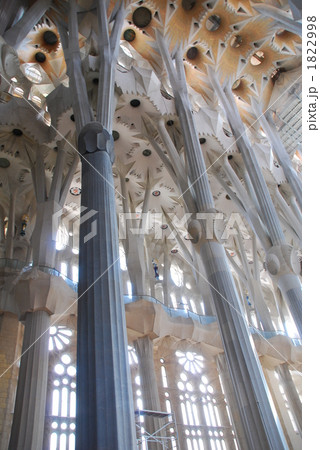 教会 バルセロナ 明り取り窓 スペインの写真素材 - PIXTA