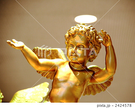 天使の銅像の写真素材