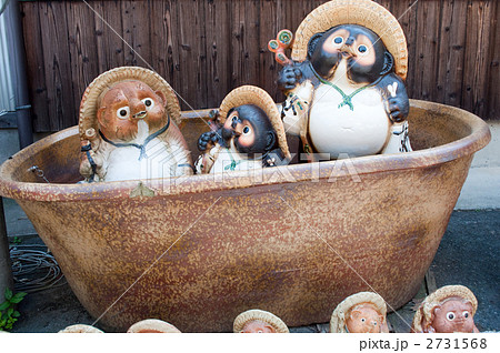 たぬき 信楽焼 近畿 タヌキ 滋賀県 伝統工芸 工芸品 陶芸 置物の写真