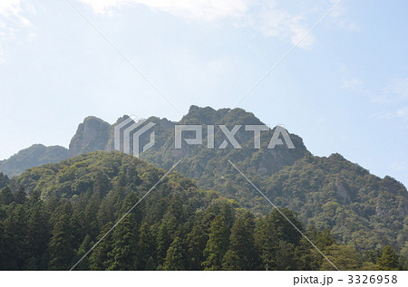 大の字 妙義山 群馬県 群馬の空の写真素材