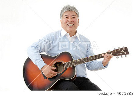 おじいちゃん アコギ ギター アコースティックギターの写真素材