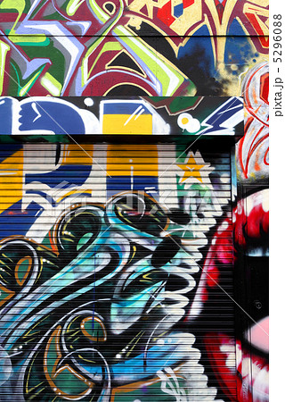 ペイント 落書き ガード下 ストリートアート スプレーの写真素材