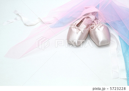 トウシューズ ピンク リボン バレエの写真素材