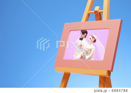 写真立て ウエディング カップル 結婚の写真素材 - PIXTA