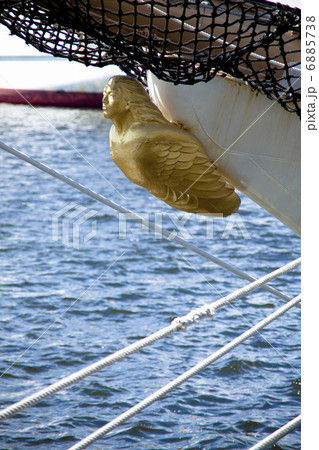 装飾 船 帆船 舳先 ロープの写真素材