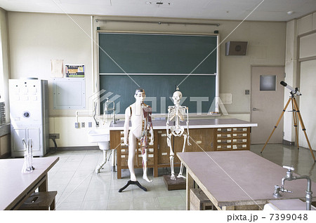 学校 校舎 骨格 理科室の写真素材