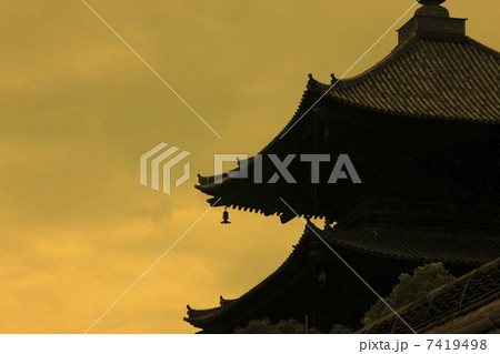 寺 シルエット 神社仏閣 五重塔 日本 和風イメージの写真素材