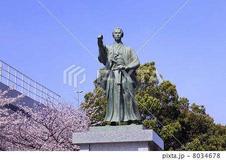 勝海舟の銅像の写真素材