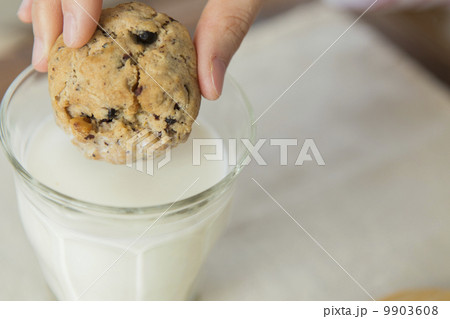 スコーン クッキー オシャレ 手元の写真素材
