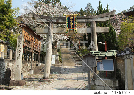 粟田神社 東山 京の七口 京都の写真素材