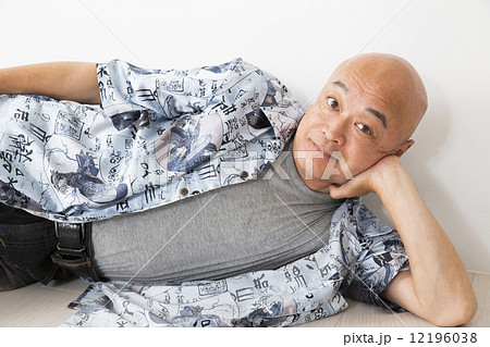 おじさん 中年 スキンヘッド 男性の写真素材 おじさん 中年 スキンヘッド 男性の写真素材