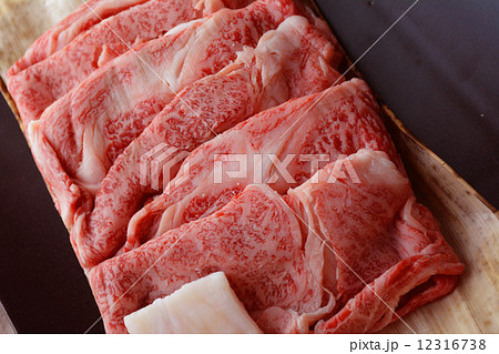 松阪牛 牛肉 すき焼き ロース肉の写真素材