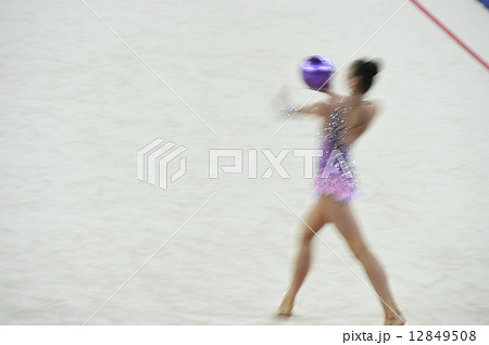 体操 新体操 ボール 女性の写真素材