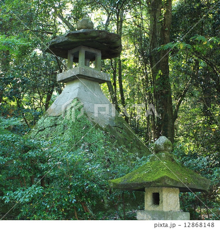 灯篭 とうろう 燈籠 苔灯篭の写真素材 - PIXTA