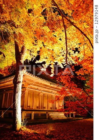 富貴寺 紅葉の写真素材