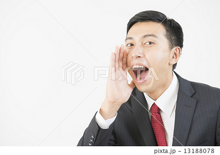 人物 男性 叫ぶ スーツの写真素材