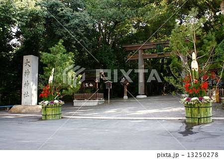 大絵馬 大神神社 羊 蛇神の写真素材