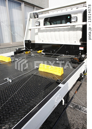 積載車 荷台 ワイヤー 運搬の写真素材