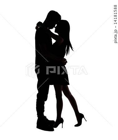 シルエット 恋人 キス 全身の写真素材