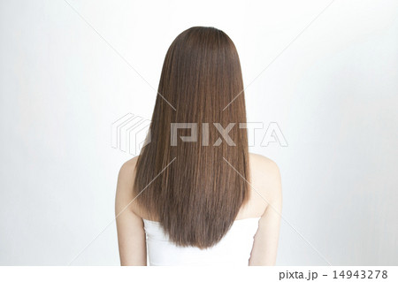 後ろ姿 ロングヘア ストレートヘア 女性の写真素材