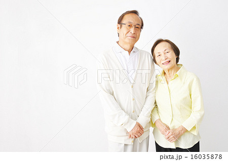 肩を寄せるの写真素材