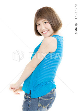 女性 ホットパンツ 横向き タンクトップの写真素材