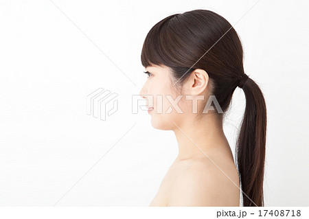 ポニーテール 女性 横顔 つやの写真素材