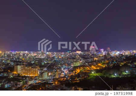 夜景 都会 那覇市 ビル群の写真素材