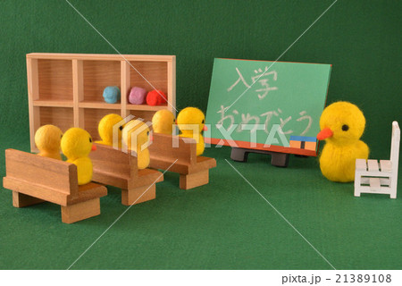 ランドセル ロッカー 学校 教室の写真素材