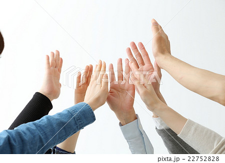 ハイタッチ 手の写真素材