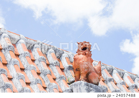 獅子口瓦 獅子の写真素材 - PIXTA