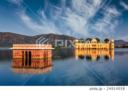 ジャルマハル 水の宮殿 ジャイプール インドの写真素材