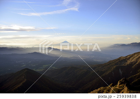 八ヶ岳 シルエット 赤岳 尾根の写真素材