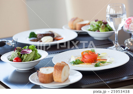 フランス料理 フレンチレストラン 高級料理 高級の写真素材