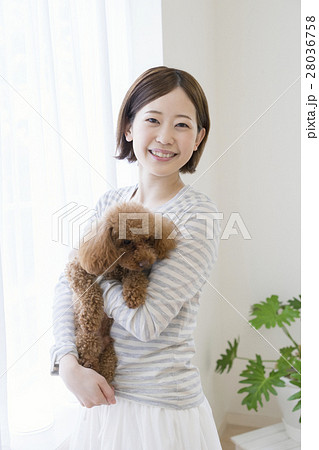 犬 女性 ペット 抱くの写真素材 - PIXTA 犬 女性 ペット 抱くの写真素材 - PIXTA