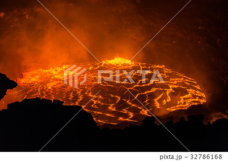 エルタアレ 溶岩 マグマ 活火山の写真素材