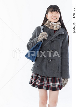 女子高生 制服 マフラー コートの写真素材