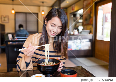 そうめん らーめん うどん 食べるの写真素材