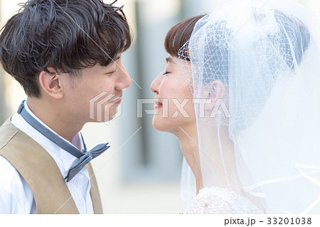 誓いのキスの写真素材