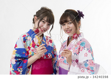 浴衣 女性 りんご飴 祭りの写真素材