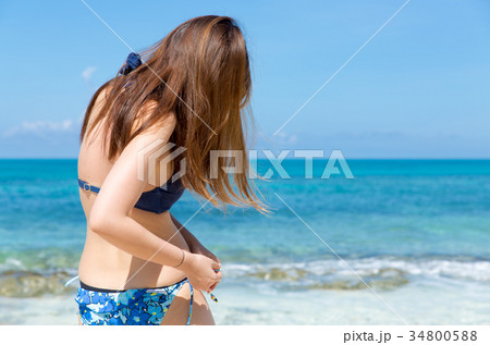 女性 海 水着 宮古島 沖縄の写真素材 [34800588] - PIXTA