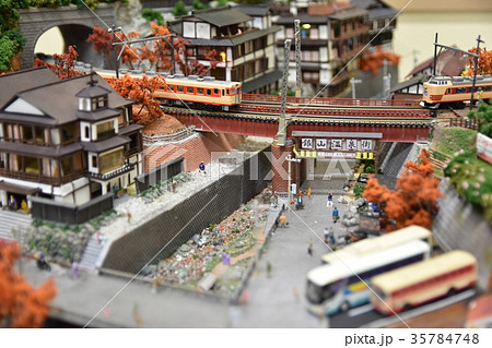 銀山温泉 旅館 温泉街 茶色の写真素材