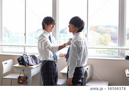ネクタイ 人物 高校生 生徒の写真素材