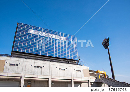 陸上競技場 トラック 陸上 電光掲示板の写真素材