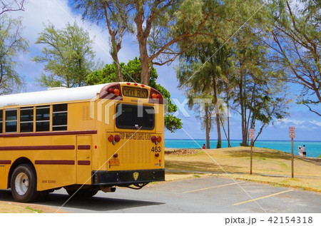 スクールバス アメリカ 真夏 晴れの写真素材 Pixta