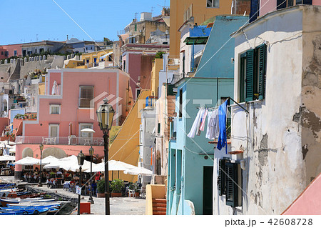 イタリア プロチダ島 プロ チダ島 島の写真素材