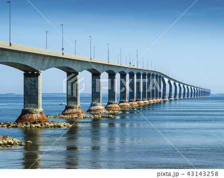コンフェデレーション橋の写真素材
